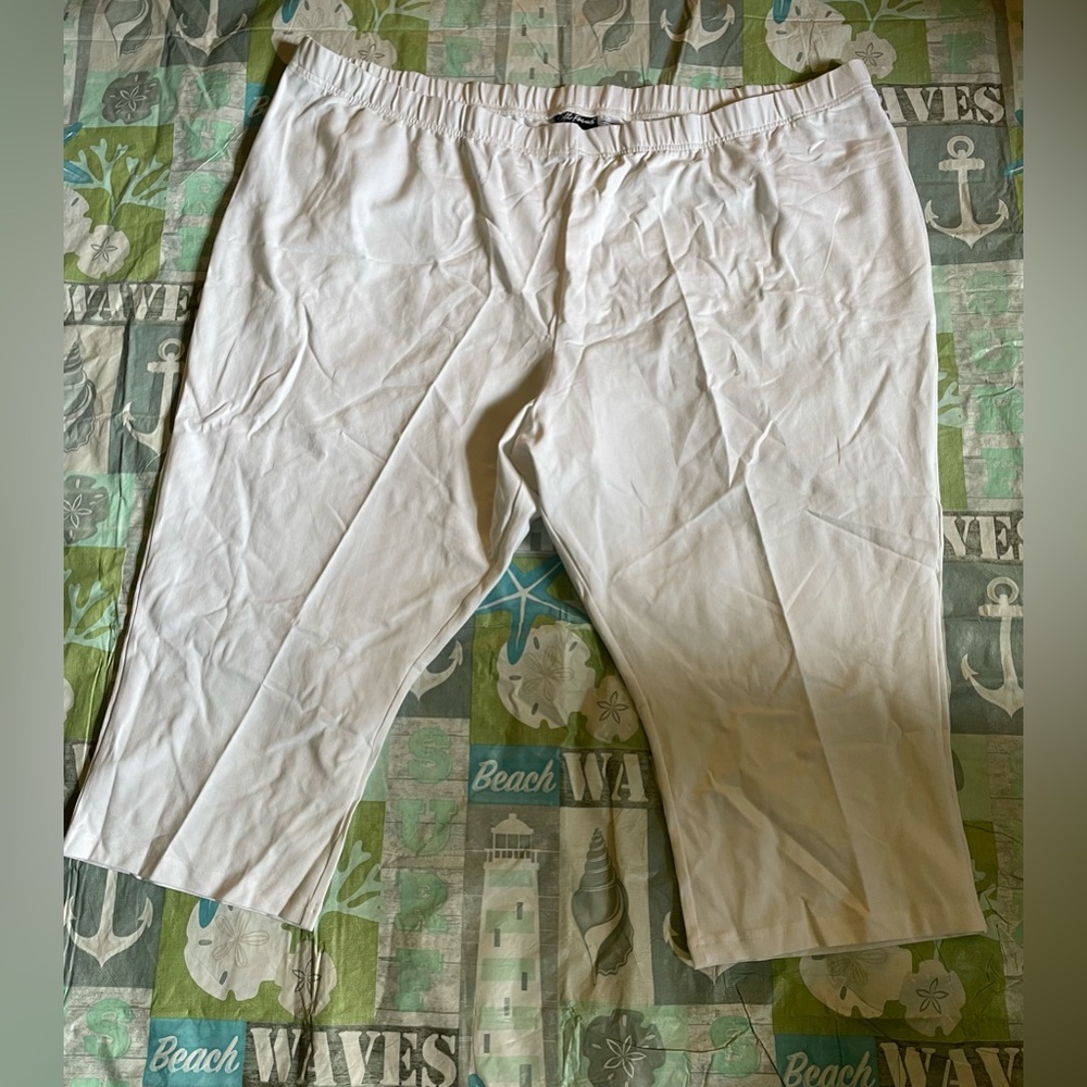 Women’s Plus Size Soft Focus White Capri Pants Size 5X 38/40 New